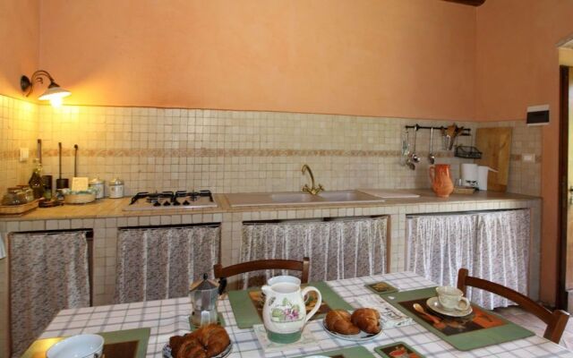 Cozy Cottage in Abbateggio with Garden