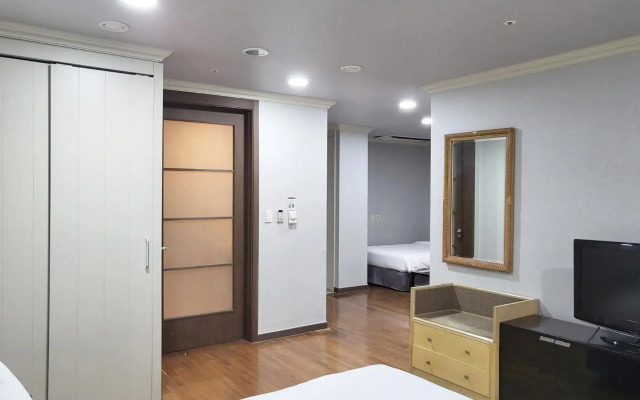 Ramada Hotels & Suites Seoul Namdaemun