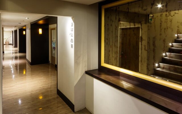 53 Hotel