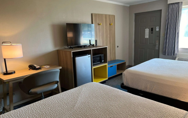Days Inn by Wyndham Hays