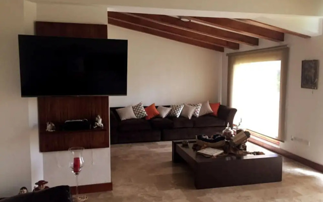 Luxury Guayllabamba House Gym Jacuzzi Parking Pool Wifi