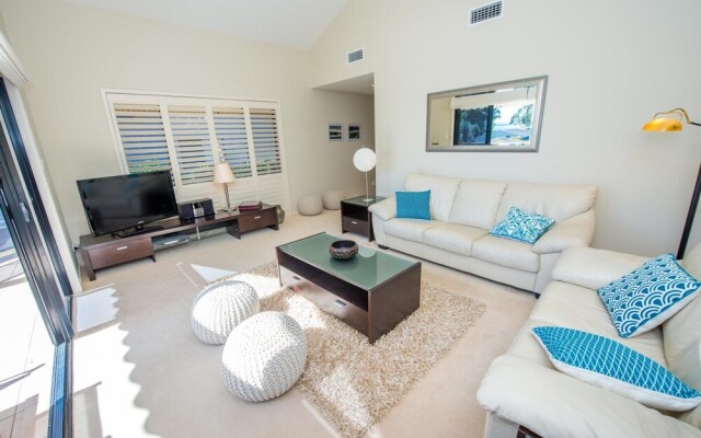 Reflections, 1/9 Corlette Point Road