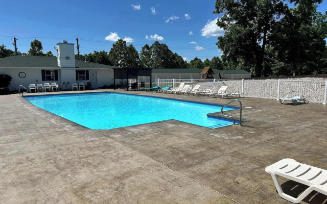 Family Lakefront Oasis Picture Perfect Retreat!