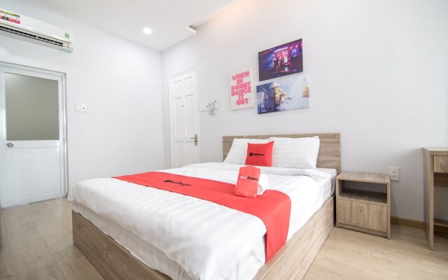 RedDoorz Plus @ Nguyen Van Troi