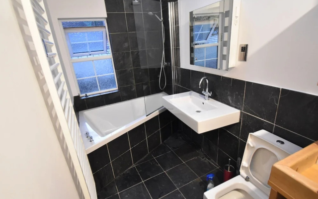 Charming Holiday Home in Leamington Spa Near Jephson Garden
