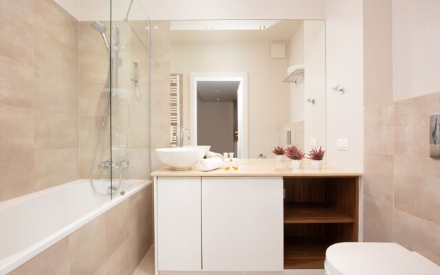 Apartments Warsaw Magazynowa by Renters