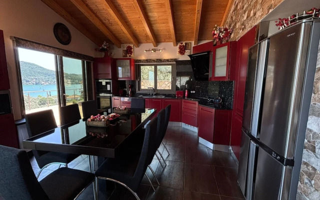 Smaragdine Blue Villa