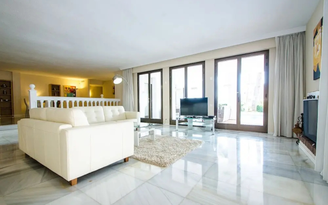 Villa Seafront IV