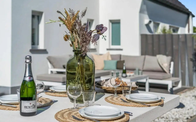 Villa Gamoni - spacious holiday home with garden