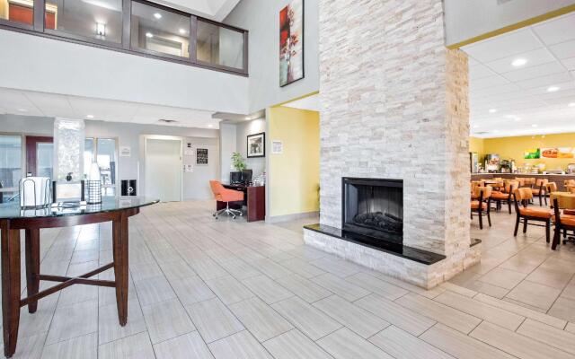 Quality Inn and Suites Arnold - St Louis