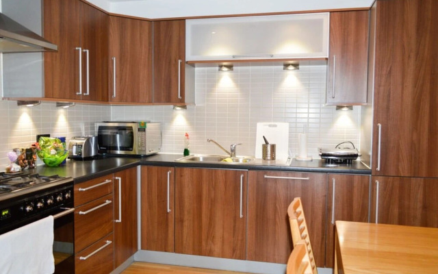 Modern 2 Bedroom Property in Central Edinburgh