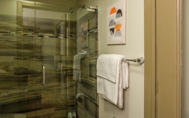 Spacious CLE Apartments by Frontdesk