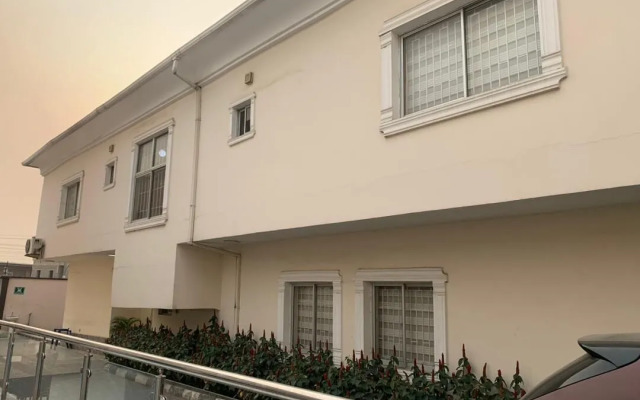 prime 16 hotels and suite