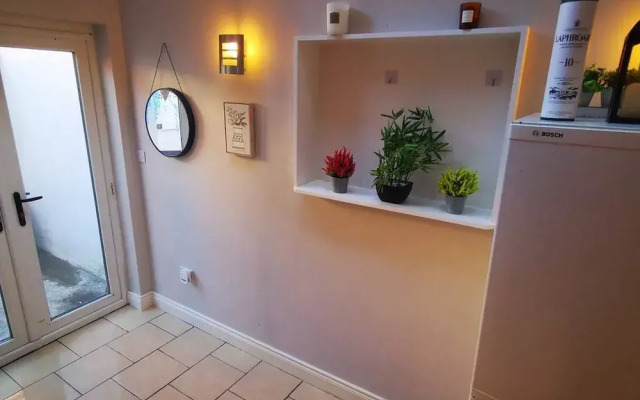2BR Cozy Duplex in Belfast