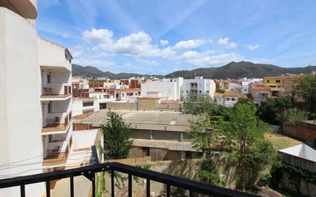 Modern-chic Apartment in Rosas Steps Away From the Beach