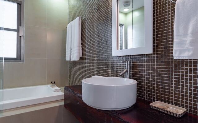 NL21 On 5th Av. 2 Bedroom Condo