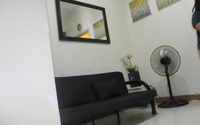 CHATEAU ELYSEE a3 near airport Wifi Kitchen