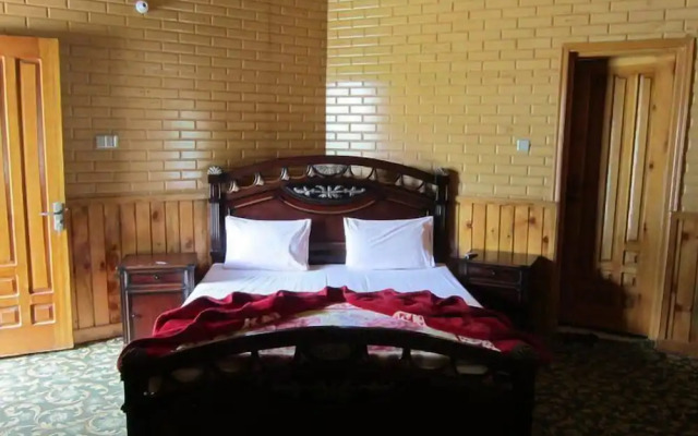 Manila Huts Naran
