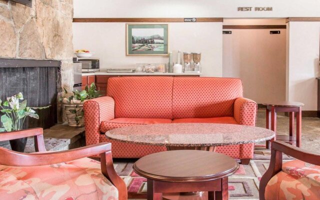 Econo Lodge Central