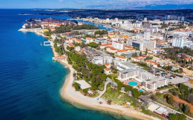APARTMENT "B" 50 m from the beach