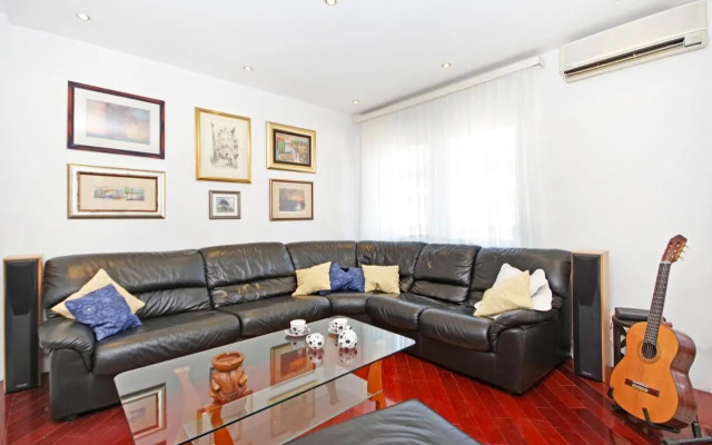 D & J Apartment Split
