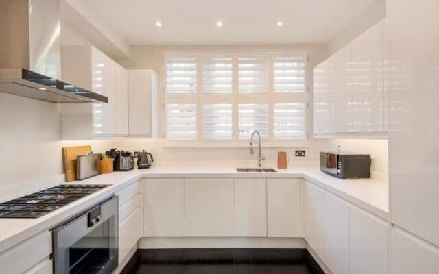 Stunning 5-bed House in London