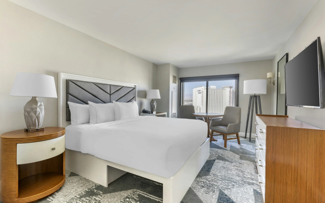 Hilton Grand Vacations Club on the Las Vegas Strip - photo 4