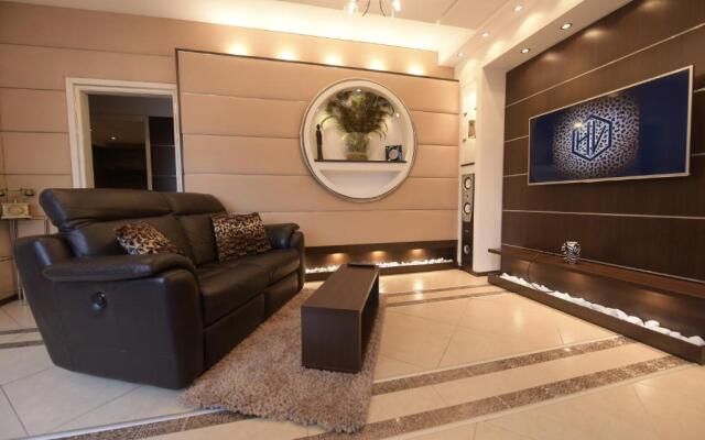 H & V Residence - Bungalow Apartment