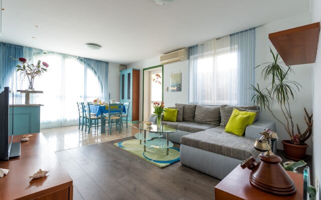 Apartments and Room Lora