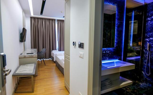 Chimaera Hotel