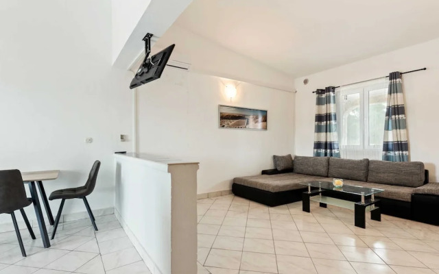 Snug Apartment in Vir near Sea