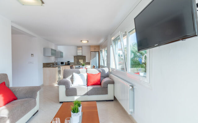 Holiday Home Requesens canal
