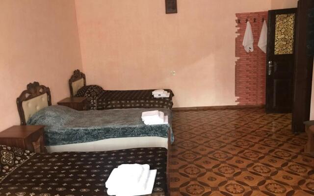 B&B Galstyan 44
