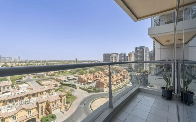 Modern 1-bed With Scenic Golf Course View