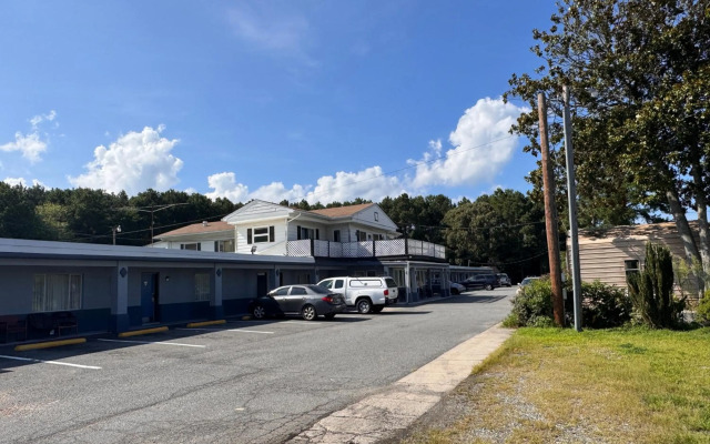 Whispering Pines by Hotel O Whitestone VA