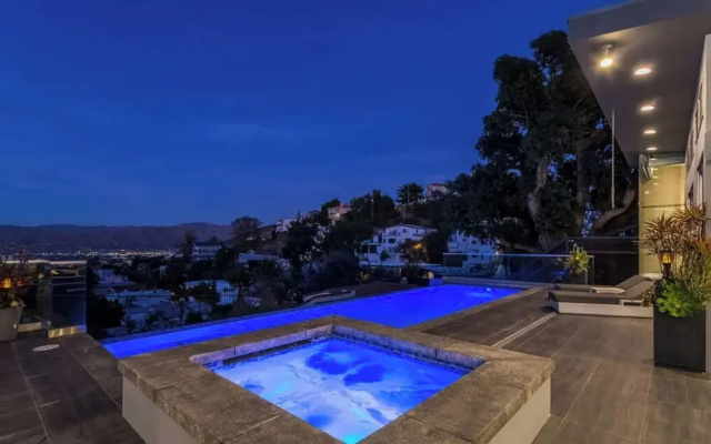 Mulholland View - Mid-century Modern Escape w/ Infinity Pool