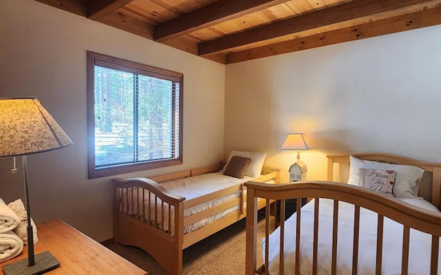 Sunnyside Up 3 Bedroom Cabin by RedAwning