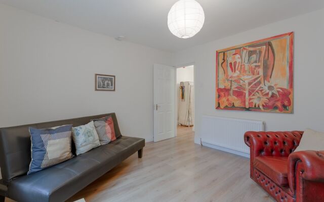 1 Bedroom Apartment in Notting Hill Accommodates 3