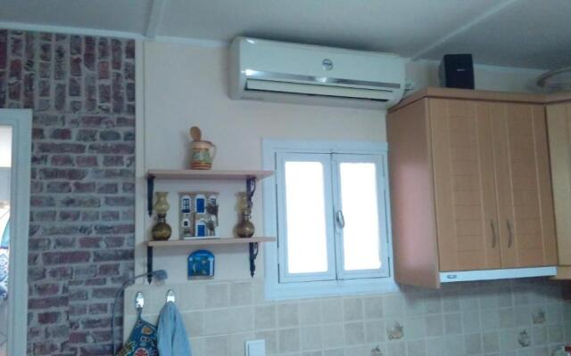 Dimitris House