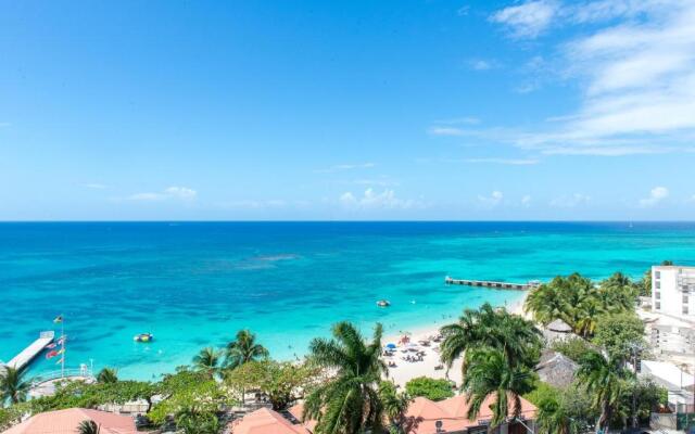 Deluxe Montego Bay Club Studio & Suites
