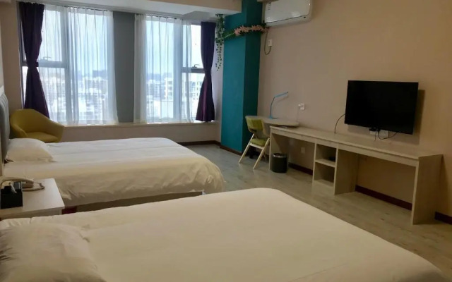 Xinlong Holiday Inn University of Petroleum