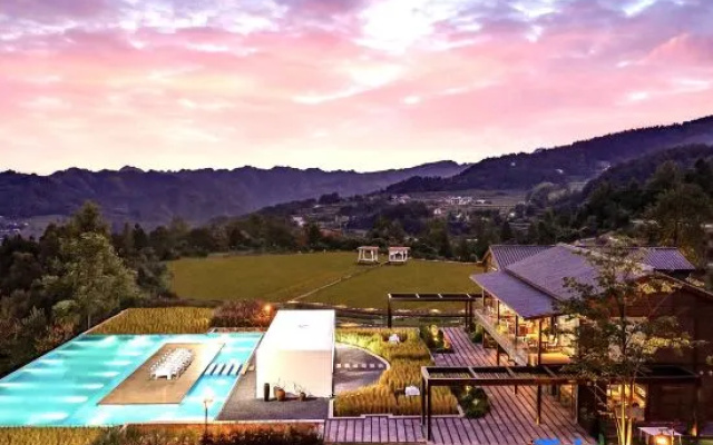 Trip.com Group Country Retreats (Zhang Jiajie Manson Joint Resort） – Outside – Zhangjiajie