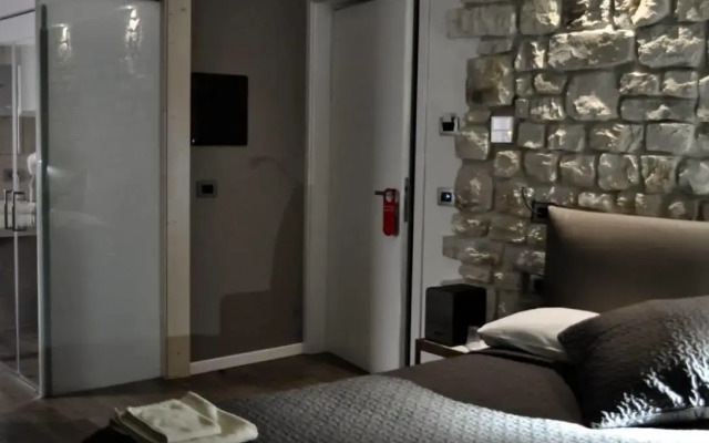 Olivia Rooms Teocrito
