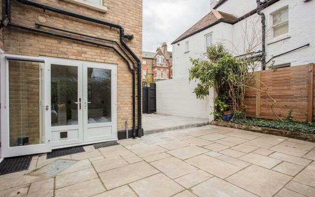 Modern 3 Bedroom Flat in West Hampstead