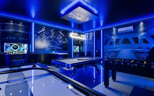 9 Bed 5 Ba Villa with Games, Pool & Spa