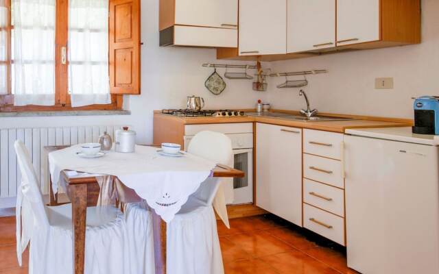 Spacious Mansion in Tuscany with Swimming Pool