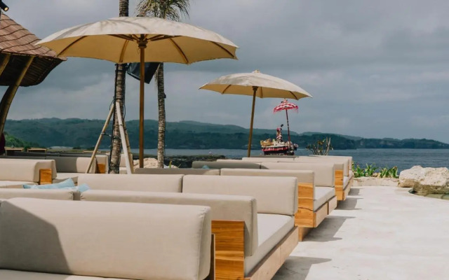 ARNA Suites and Ocean Lounge