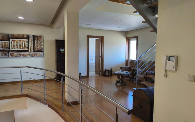 2 Floors Villa Close Ap lia Beach