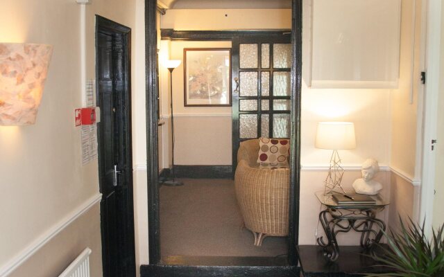 Tudor Lodge Hotel