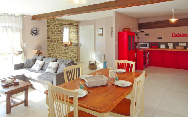 Semi Detached House, Bacilly